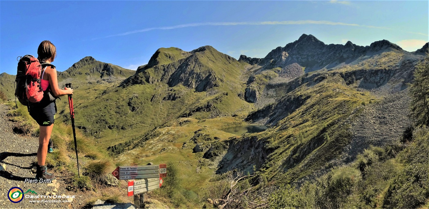 31 Dalla selletta a lato est Passo di Tartano compaiono i Laghi di Porcile .jpg